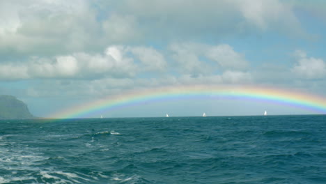 Regenbogen-über-Dem-Blauen-Ozean
