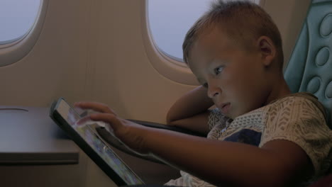 Child-using-touch-pad-during-the-flight
