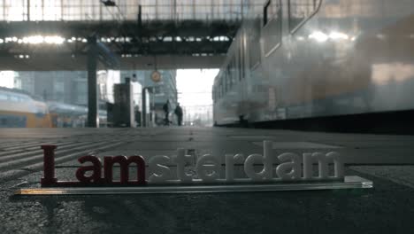 Gente-En-La-Estación-De-Amsterdam