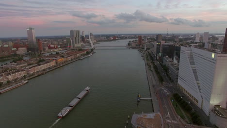 Paisaje-Urbano-De-Rotterdam-Con-Antena-Del-Puente-Erasmus.