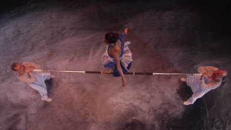 Acrobatics-on-horizontal-bar-in-circus