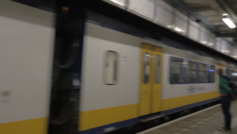 Arriving-commuter-train-in-Amsterdam