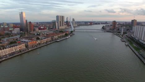 Luftaufnahme-Von-Rotterdam-Mit-Fluss-Und-Erasmusbrücke