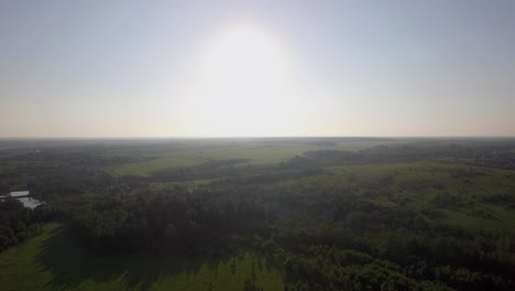 Luftlandschaft-Mit-Waldfeldern-Und-Dorf-In-Russland