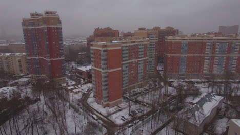 Volando-Sobre-Zona-Residencial-En-Invierno-Moscú-Rusia