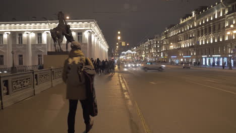St.-Petersburg-Nachtansicht-Mit-Newski-Prospekt-Und-Anitschkow-Brücke