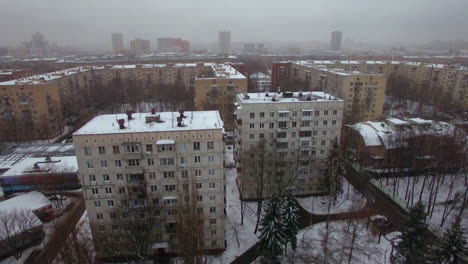 Vista-Aérea-Invernal-De-Edificios-De-Apartamentos-En-Moscú,-Rusia.