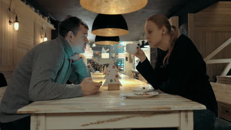 Man-and-woman-having-a-talk-in-cafe