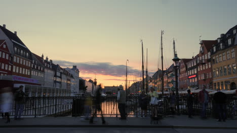 Zeitraffer-Von-Menschen-Am-Hafen-In-Kopenhagen
