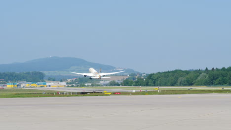 Wide-shot-of-Etihad-Airways-Boeing-787-take-off-off-at-Zurich-Airport