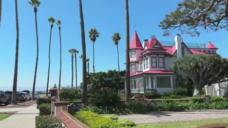 Coronado-island-Isabella-Ave-traditional-houses-and-coastal-architecture-San-Diego