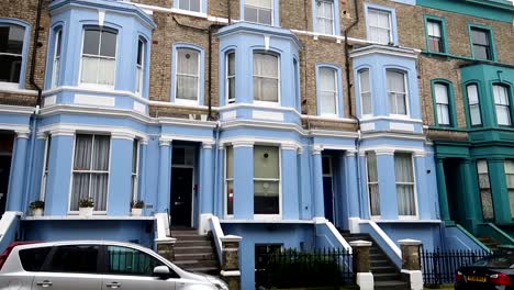 Bunte-Viktorianische-Häuser-Entlang-Der-Portobello-Road-In-Der-Nähe-Des-Antiquitätenmarktes-In-Notting-Hill,-London