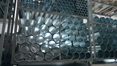 Stahlmetallrohre-Auf-Regalen
