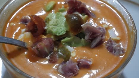 Bowl-of-gazpacho,-traditional-tomato-soup-from-Spain