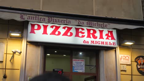 Facade-of-Michele's-pizzeria-the-most-famous-in-Naples,-Italy