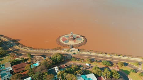 Aerial-view-of-the-Monumento-a-Andrés-Guacurarí-in-Posadas,-Misiones,-Argentina,-commemorating-the-indigenous-leader