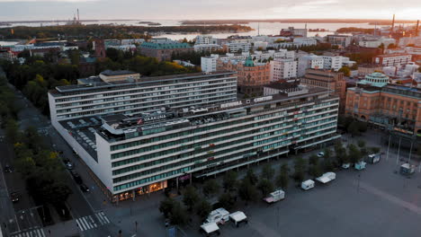 Vaasa-Rewell-and-Market-Center,-Aerial-pullback-View