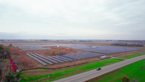 Amplia-Vista-Aérea-De-La-Granja-De-Paneles-Solares,-Minnesota.