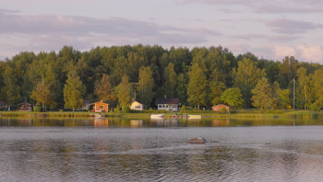 Cabins-of-Jakobstad-archipelago-in-summer