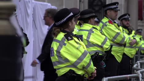 Metropolitan-police-officers-in-yellow-flourescent-stand-on-a-cordon-at-a-public-order-event