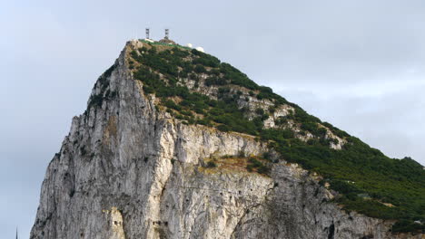 Aussichtspunkt-Auf-Dem-Steilen-Gipfel-Des-Felsens-Von-Gibraltar