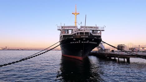 Hikawa-maru-yokohama-passenger-ship-in-the-port-of-yokohama-at-evening-light