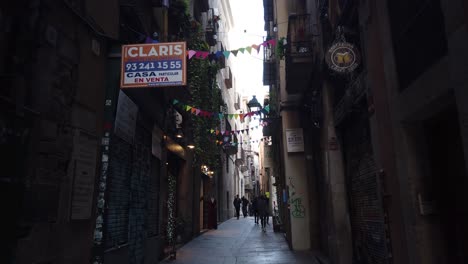 Walk-Around-Gothic-Neighbourhood-Narrow-Street-in-Barcelona-Spain-Famous-Spot