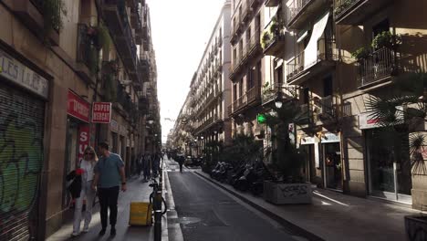 Gothic-Neighborhood-Streets,-People-Walk-in-Barcelona-Warm-Afternoon-Skyline-Day