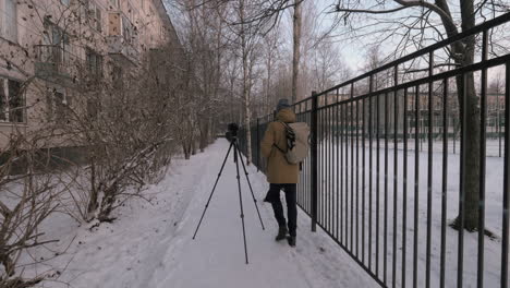 Man-photographer-taking-shots-outdoor-in-winter