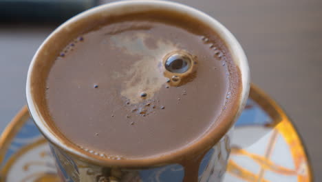 Putting-brown-sugar-into-coffee