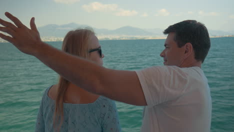Couple-enjoying-sea-travel-and-taking-selfie