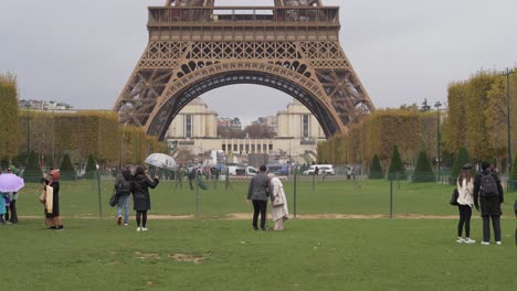 Der-Eiffelturm-Ist-Nach-Dem-Ingenieur-Gustave-Eiffel-Benannt,-Dessen-Firma-Den-Turm-Von-1887-Bis-1889-Entwarf-Und-Baute