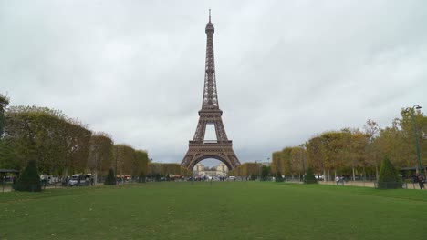 Der-Eiffelturm-Ist-Das-Meistbesuchte,-Eintrittspflichtige-Denkmal-Der-Welt