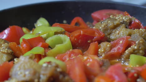 Vegetables-stewing-in-pan