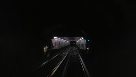Zeitraffer-Einer-Fahrt-Mit-Der-U-Bahn