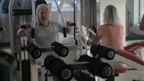 Senior-women-training-on-exercisers-in-the-gym
