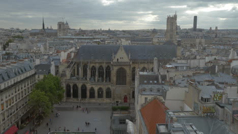 Panorama-of-Paris-on-cloudy-day