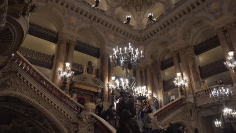 El-Palacio-Garnier-Fue-Construido-Para-La-Ópera-De-París-De-1861-A-1875-A-Instancias-Del-Emperador-Napoleón-III.