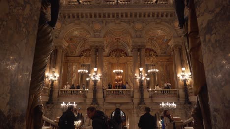 Inicialmente-Conocido-Como-La-Nueva-ópera-De-París,-Pronto-Pasó-A-Ser-Conocido-Como-El-Palacio-Garnier.