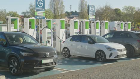 Electric-cars-re-charge-at-UK-motorway-service-station