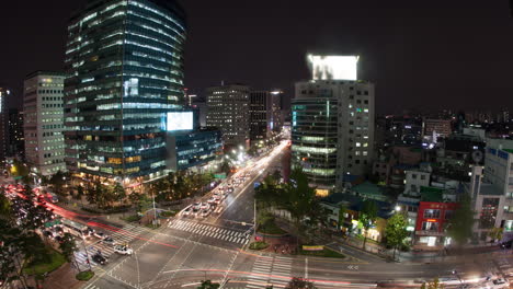 Timelapse-Del-Tráfico-En-Las-Concurridas-Calles-Nocturnas-De-Seúl,-Corea-Del-Sur.
