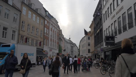 Überfüllte-Stroget-Straße-In-Kopenhagen,-Dänemark