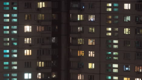 Time-lapse-shot-of-buildings-and-lighted-windows-at-night