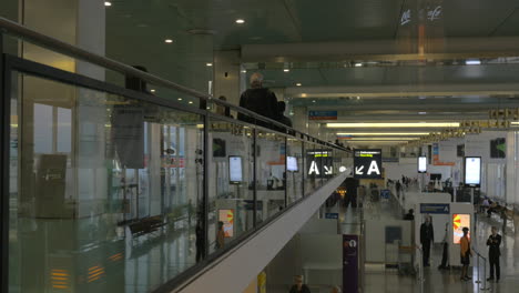 Timelapse-of-people-moving-in-busy-airport