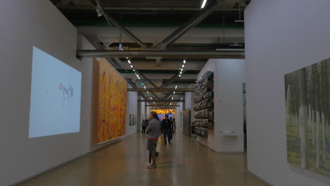 People-in-the-modern-art-museum-Pompidou-Centre