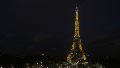 Light-show-of-Eiffel-Tower-at-night