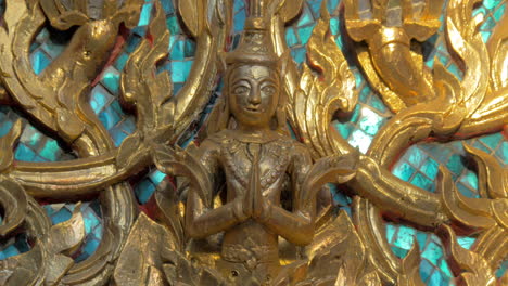 Decoración-Dorada-Del-Templo-Adornado-Con-Imagen-De-Buda-Tailandia