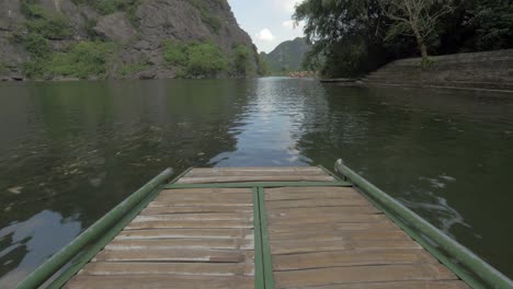 Rafting-trip-along-river-between-hill