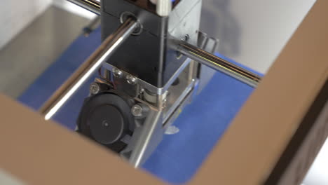 3D-Drucker,-Der-Kunststoffobjekte-Druckt