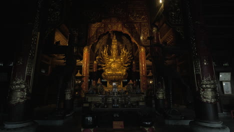 Altar-Con-Estatua-De-Bronce-De-Quan-Am-En-El-Templo-Bai-Dinh-Vietnam